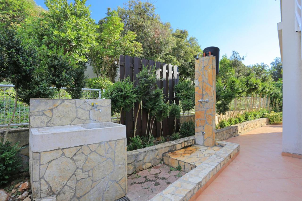 Apartments By The Sea Seget Vranjica, Trogir - 13771 Exterior foto