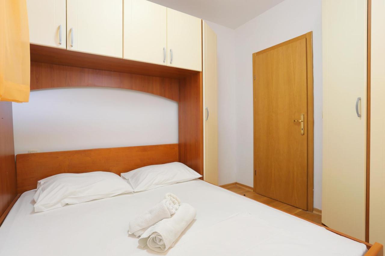 Apartments By The Sea Seget Vranjica, Trogir - 13771 Exterior foto