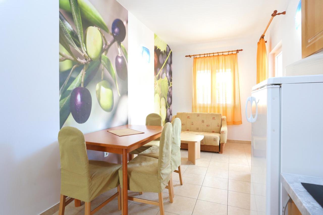 Apartments By The Sea Seget Vranjica, Trogir - 13771 Exterior foto