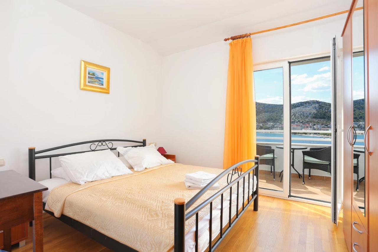 Apartments By The Sea Seget Vranjica, Trogir - 13771 Exterior foto