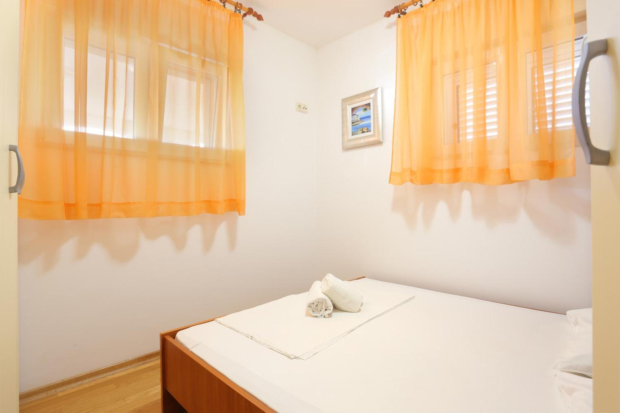 Apartments By The Sea Seget Vranjica, Trogir - 13771 Habitación foto